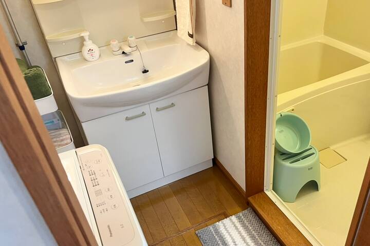 【脱衣所】と【浴室】