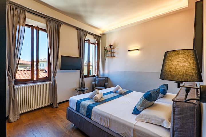 Spacious Oltrarno Chic: Apt X6, A/c, Wi-fi, Summer - Florence