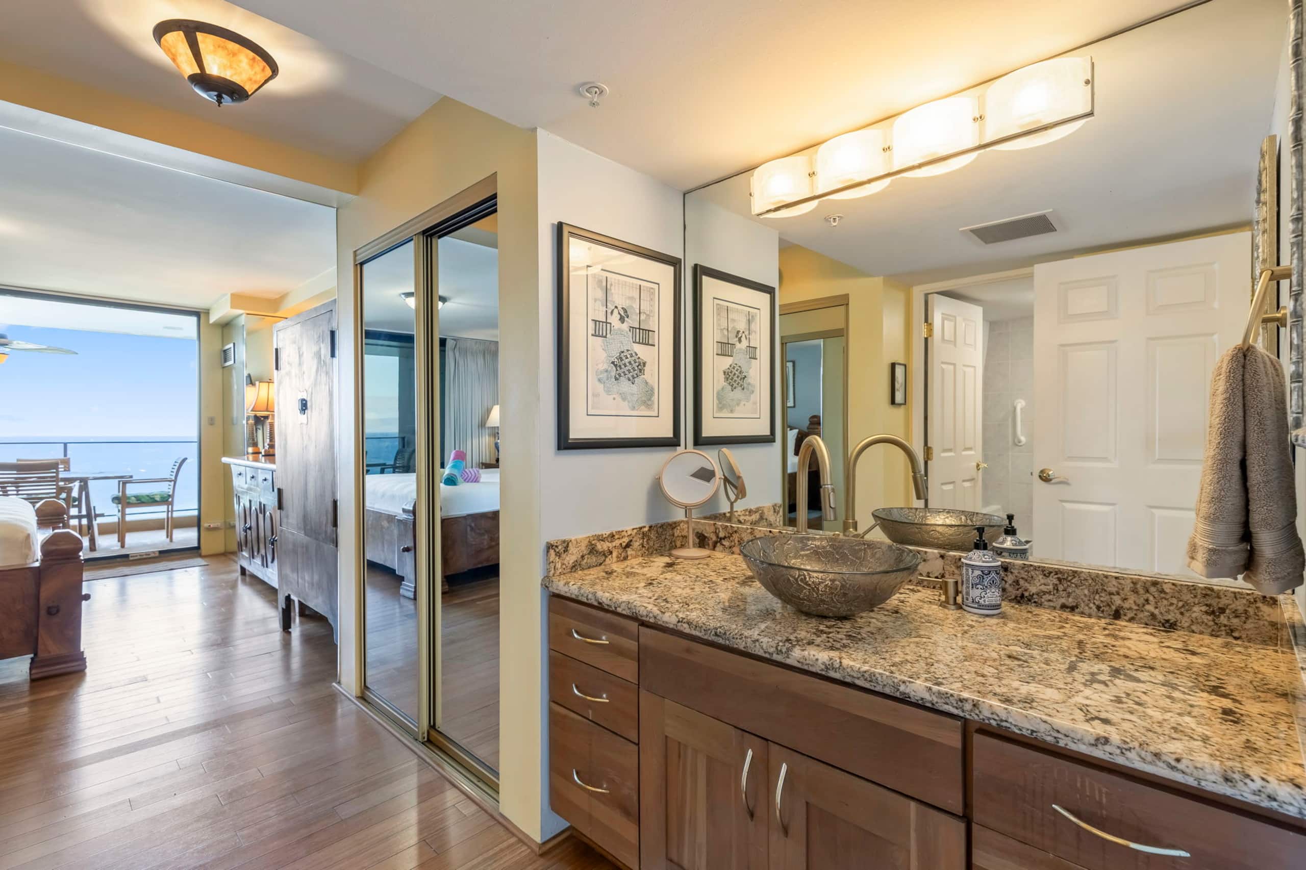 Direct Oceanfront Mahana 2 King Bed Master Suites - Image 25