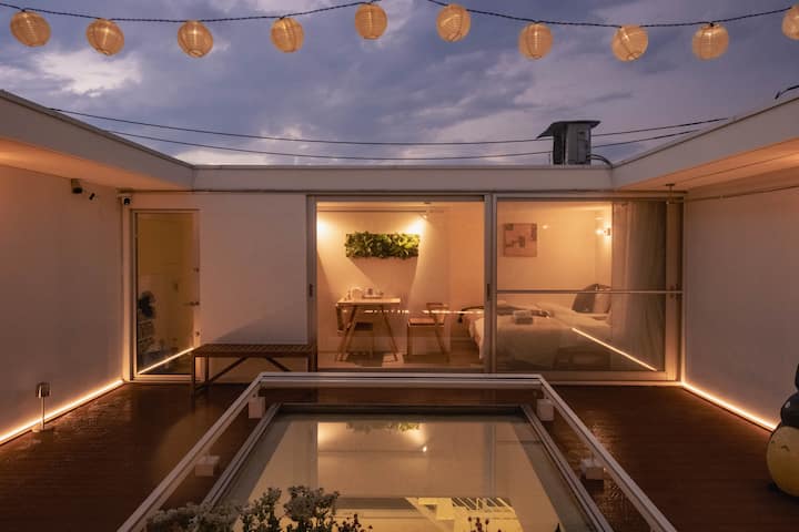 3 mins walk to the station, 10 mins to Shibuya, 15 mins to Shinjuku, Shimokitazawa within walking…