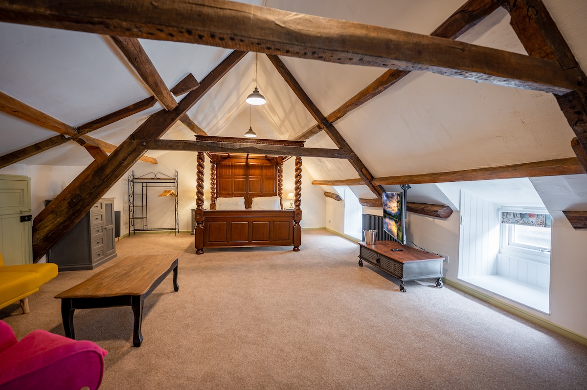 Ბულიონის საძინებელი;  სუპერ დიდი საწოლი და კომპლექტი.