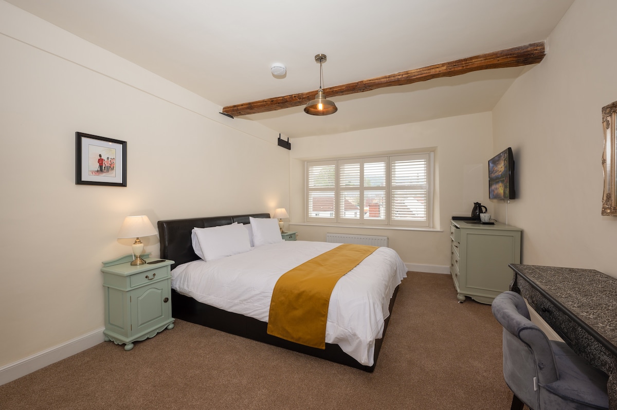 Ნახევრად გვირგვინის საძინებელი;  სუპერ დიდი საწოლი.  