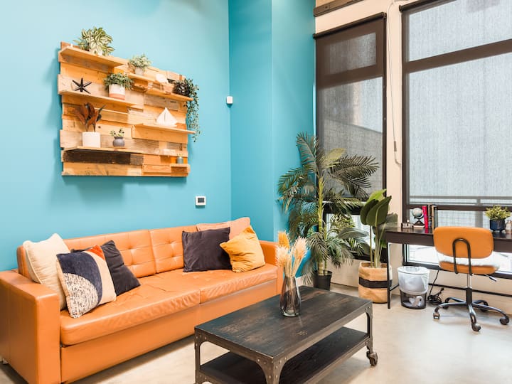 Stylish Downtown Loft Near Disney - Santa Ana, CA