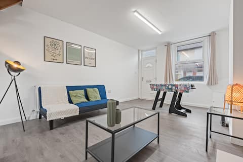Top Airbnb: The Sheriff’s Den I City Centre in Dales