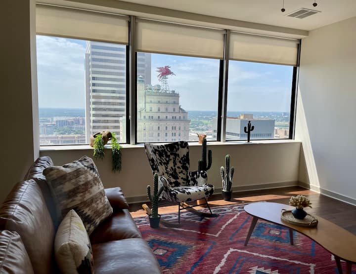 Skyline Views+ Pool + Sleeps 5 - Apartments for Rent in Dallas, Texas ...