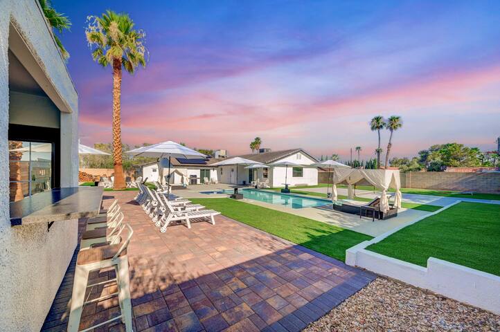 F1 Week Luxury | PoolSpa, Cabanas, Firepits, Court gallery image 5