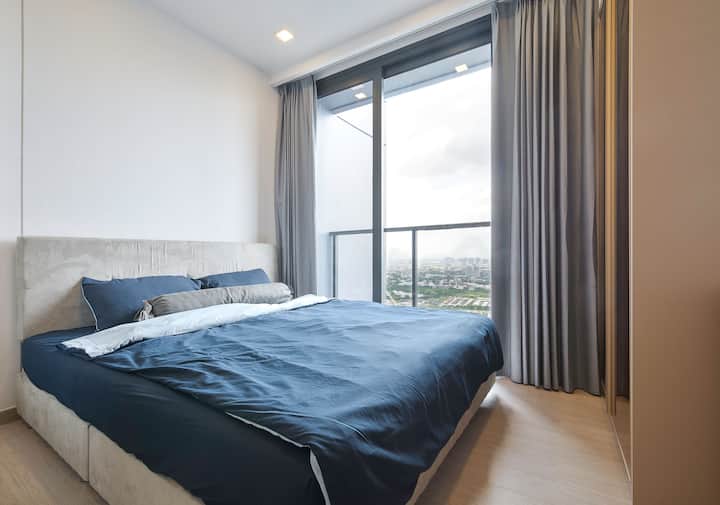 сосема нов душек и мебел со прекрасен поглед кон градот