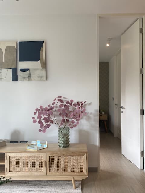 Top performing Airbnb: "Entre Árboles" modern retreat on the way to the volcano in Pucón