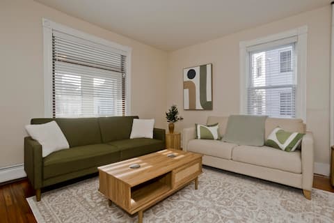 Popular Airbnb listing: Northampton - 1st Floor - .5 mi to Smith/Downtown in Northampton