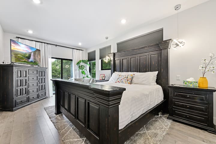  King bed, balcony for two, and enough style to make a boutique hotel jealous.