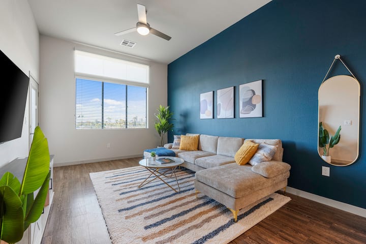 1br Tempe Haven | King Bed, Pool, Hot Tub, Gym - Arizona