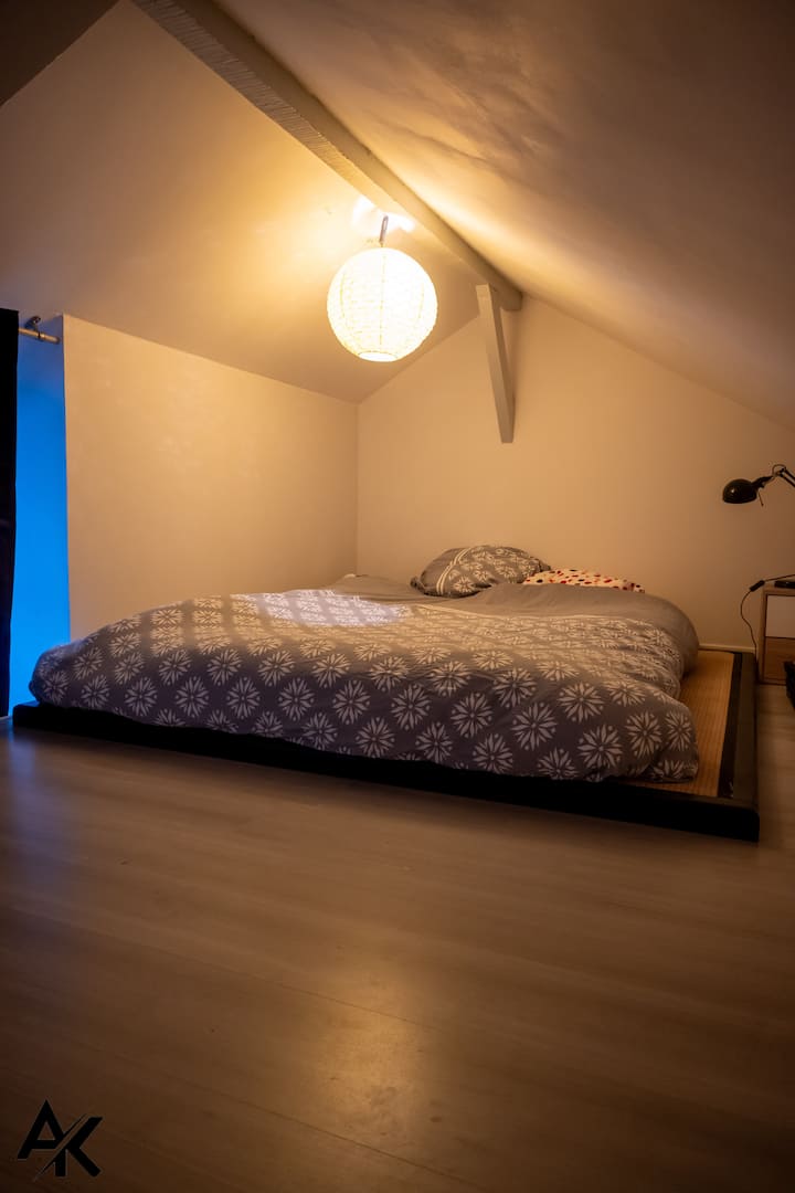 ⚠️  2e chambre mezzanine où l'on ne tient pas debout, rideaux occultants mais pas de barrière de sécurité sur le côté gauche