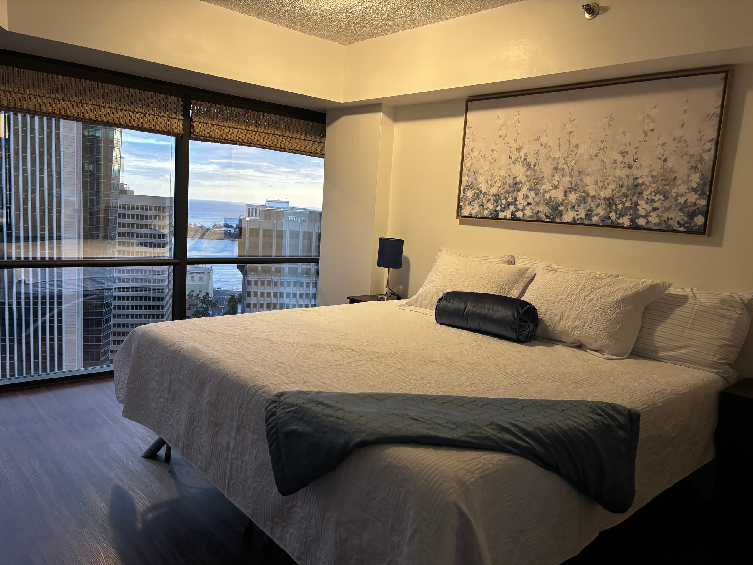 Condo in Honolulu · ★4.52 · 3 bedrooms · 5 beds · 1 private bath - Image 1
