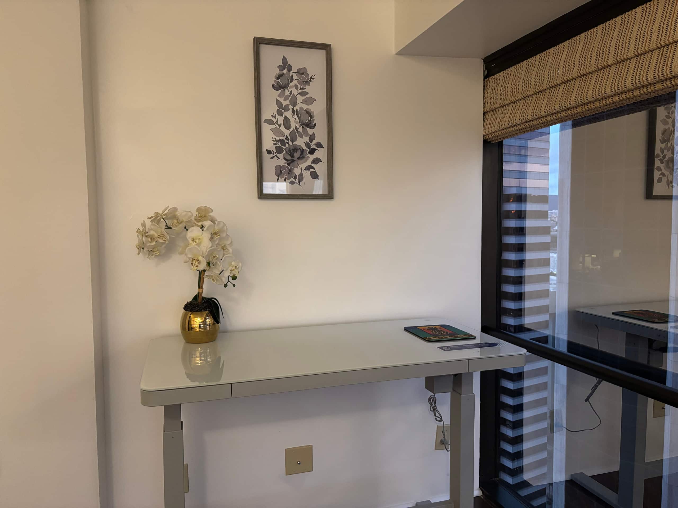 Condo in Honolulu · ★4.52 · 3 bedrooms · 5 beds · 1 private bath - Image 6