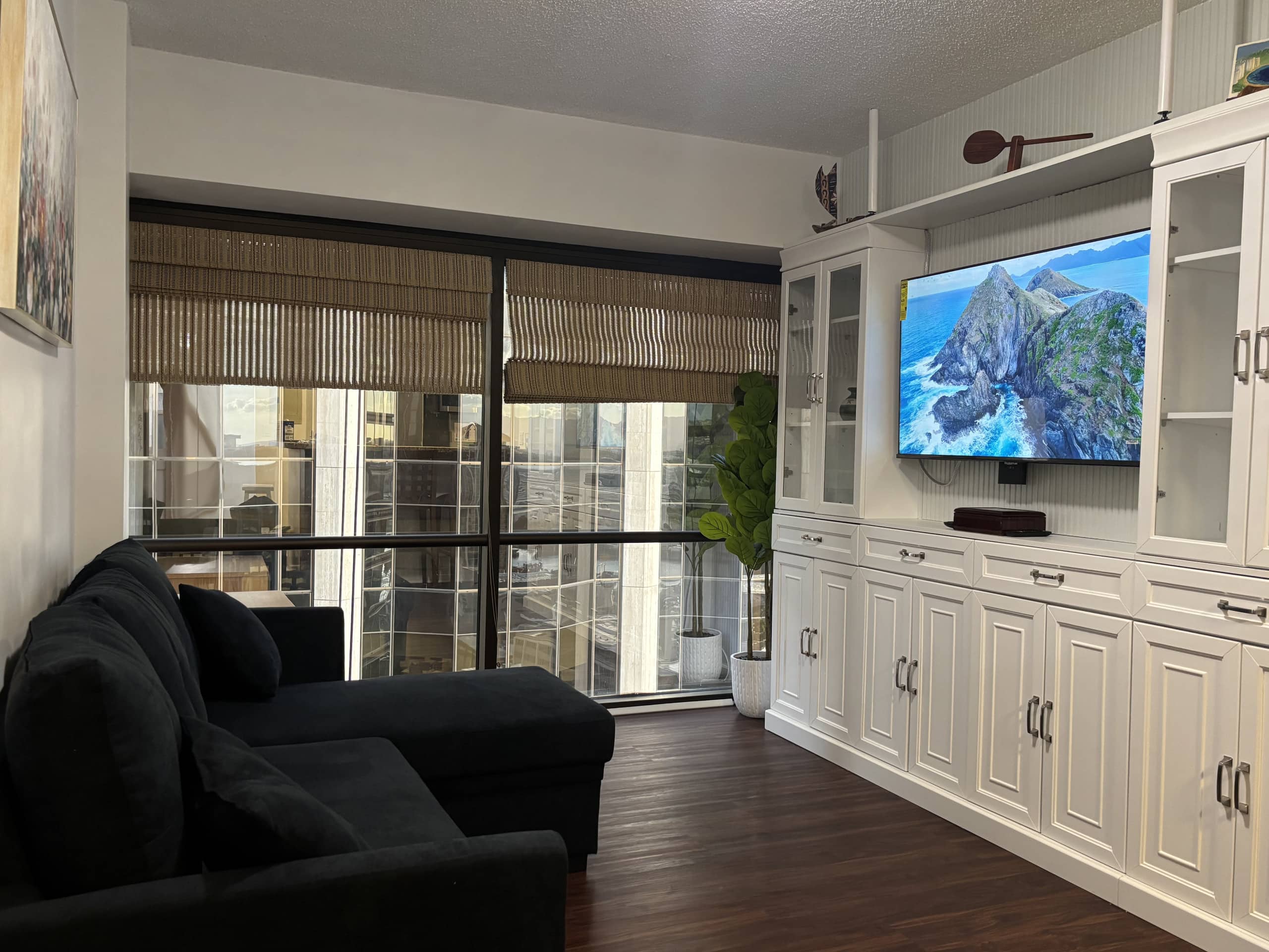 Condo in Honolulu · ★4.52 · 3 bedrooms · 5 beds · 1 private bath - Image 10