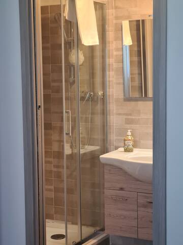 Bologna VIBES – 6 ensuite rooms – Self chech-In gallery image 3