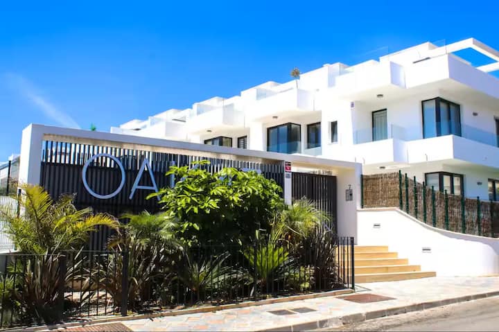 Casa Ban, Spacious 3 Bed Townhouse Retreat - Fuengirola