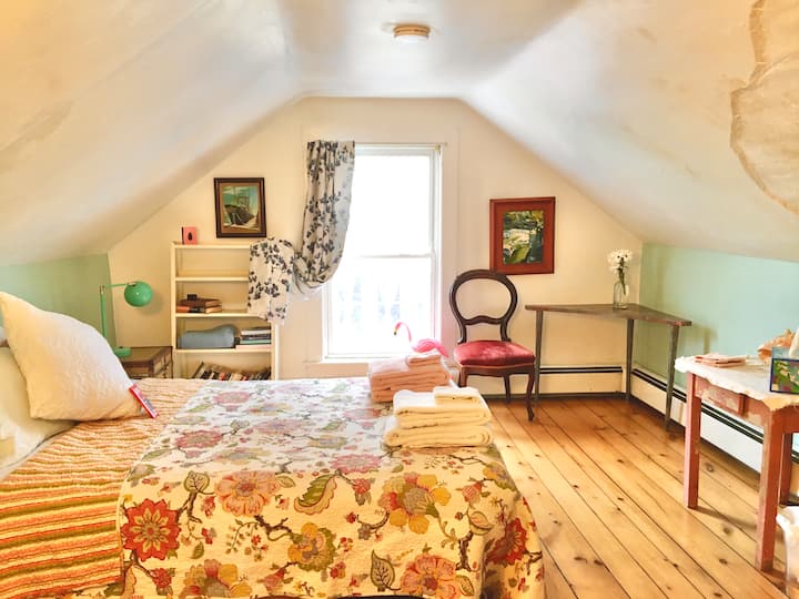 Large and comfortable bedroom with mini fridge, small desk, bookshelf, double mattress on frame and gorgeous original wood floors!  Window ac unit in summer months keep you cool and partial use of large closet.