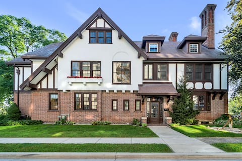 Racine Anchor House - Sleeps 25
