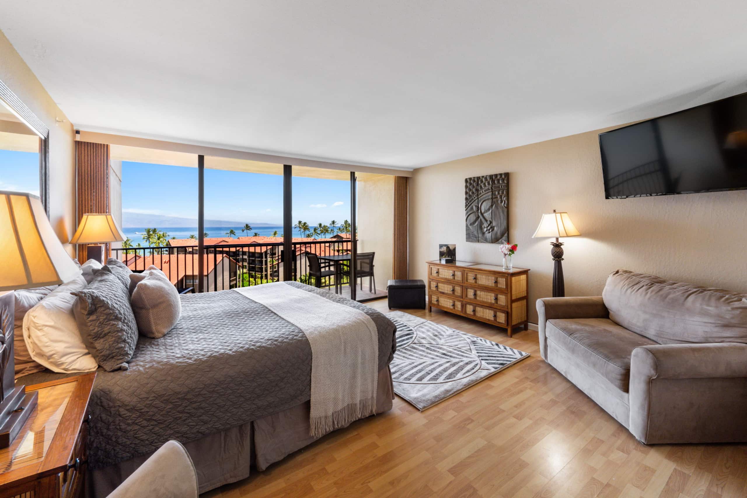 Condo in Lahaina · ★5.0 · Studio · 1 bed · 1 bath - Image 2