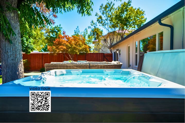 Cheerful 3BR | Bar, Jacuzzi & Kids Treehouse