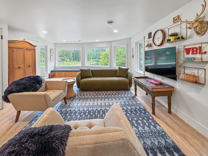 Obývacia izba na poschodí ideálna na hry, filmy a zábavu!