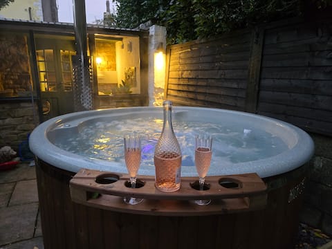 Historic 1629s Luxury May Cottage with Hot Tub