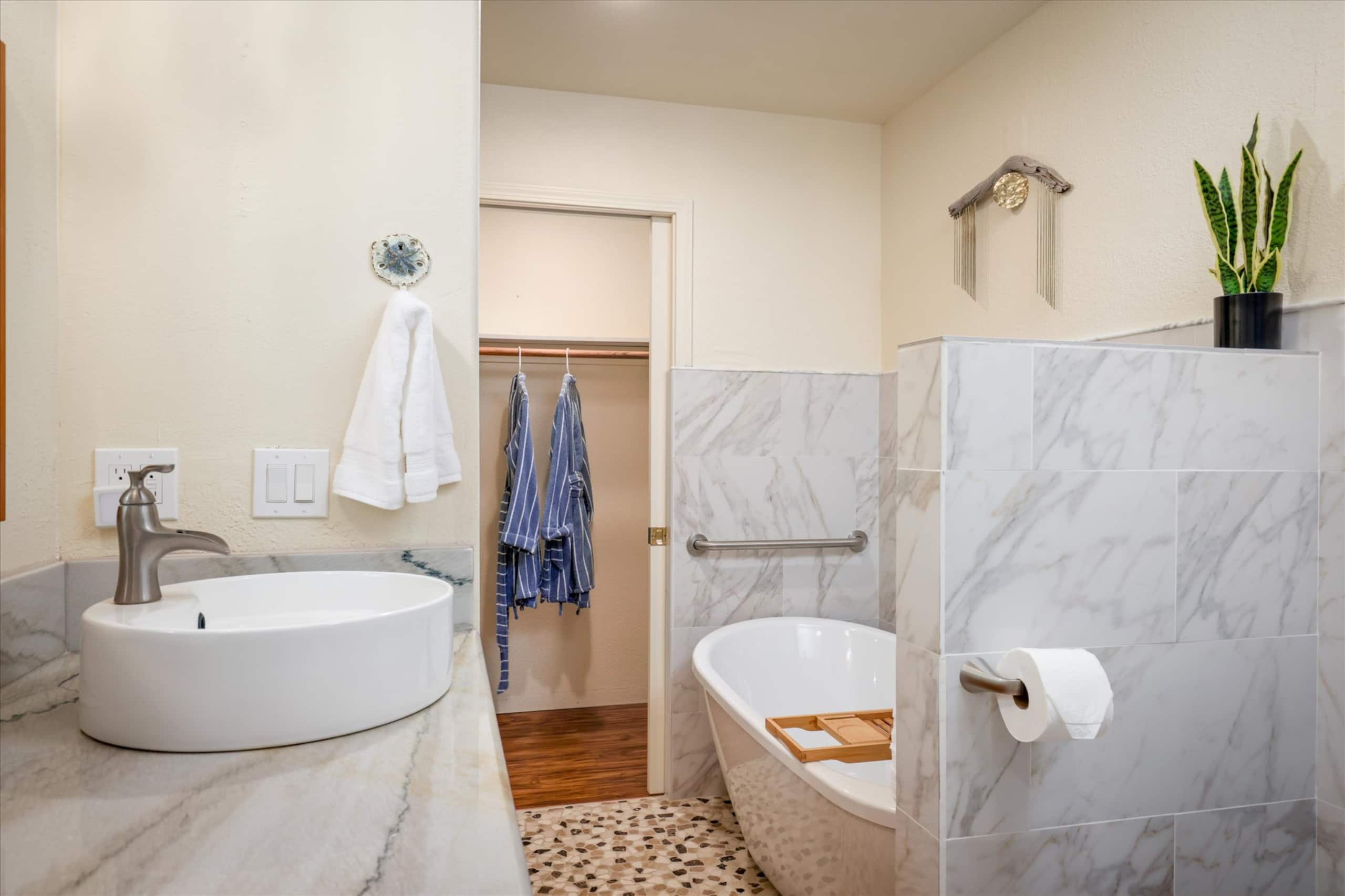 Home in Kailua-Kona · ★5.0 · 3 bedrooms · 4 beds · 2 private baths - Image 34