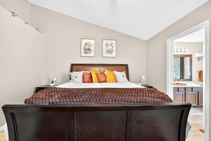 Recanted added bed side lamps on each night stand.