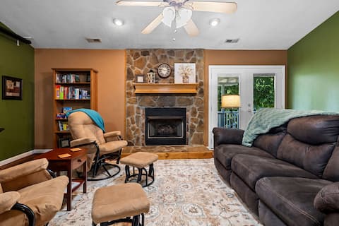 Top performing Airbnb: Near Lake | Boat Parking | Movie Screen | Fire Pit in Hiawassee
