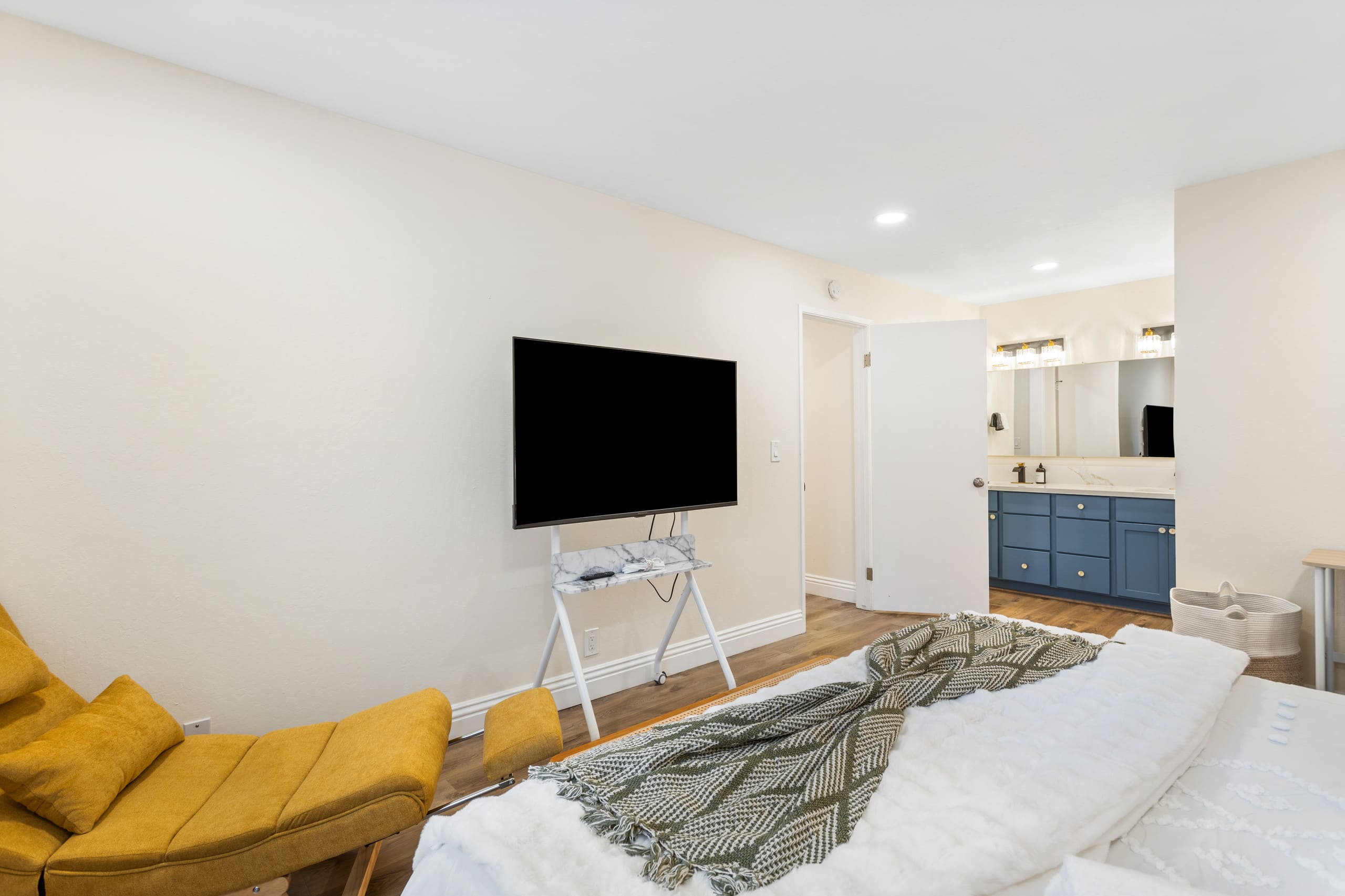 Peaceful 3BR Duplex, Private Yard, Near Tech Hubs - Photo 41