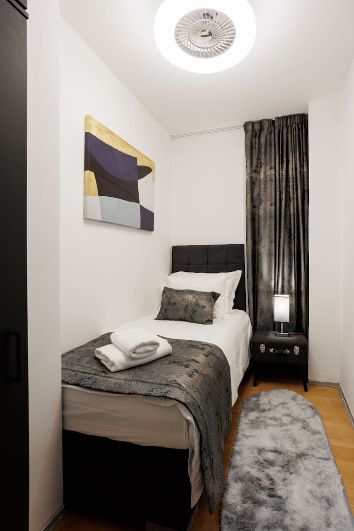 2号卧室– 8平方米，配备单人床（90x200厘米）。