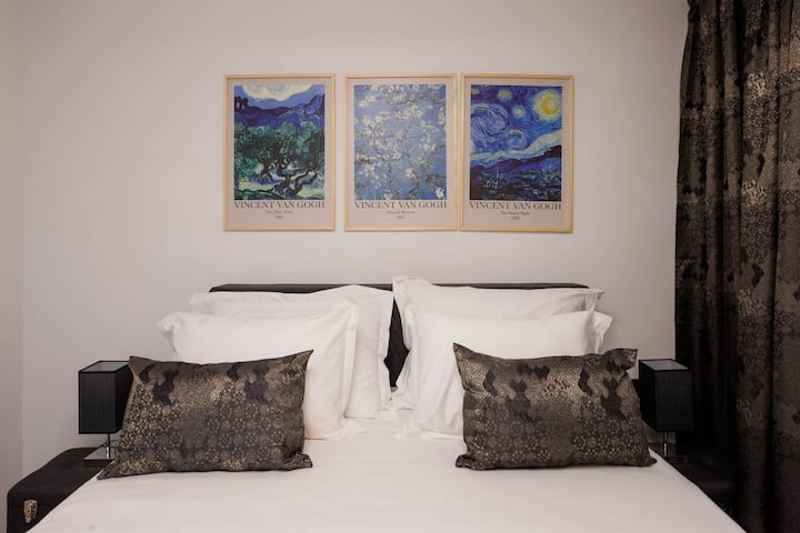 5号卧室– 12平方米，配备标准双人床（160x200厘米）。