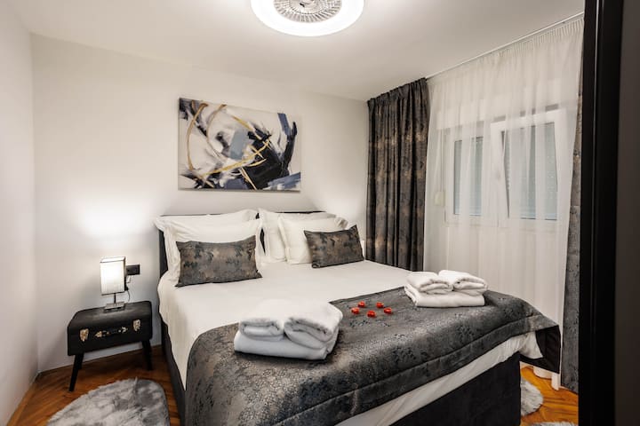 3号卧室– 12平方米，配备标准双人床（160x200厘米）。