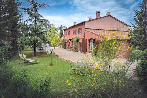 Charming countryhouse w/garden + pool by Vacavilla