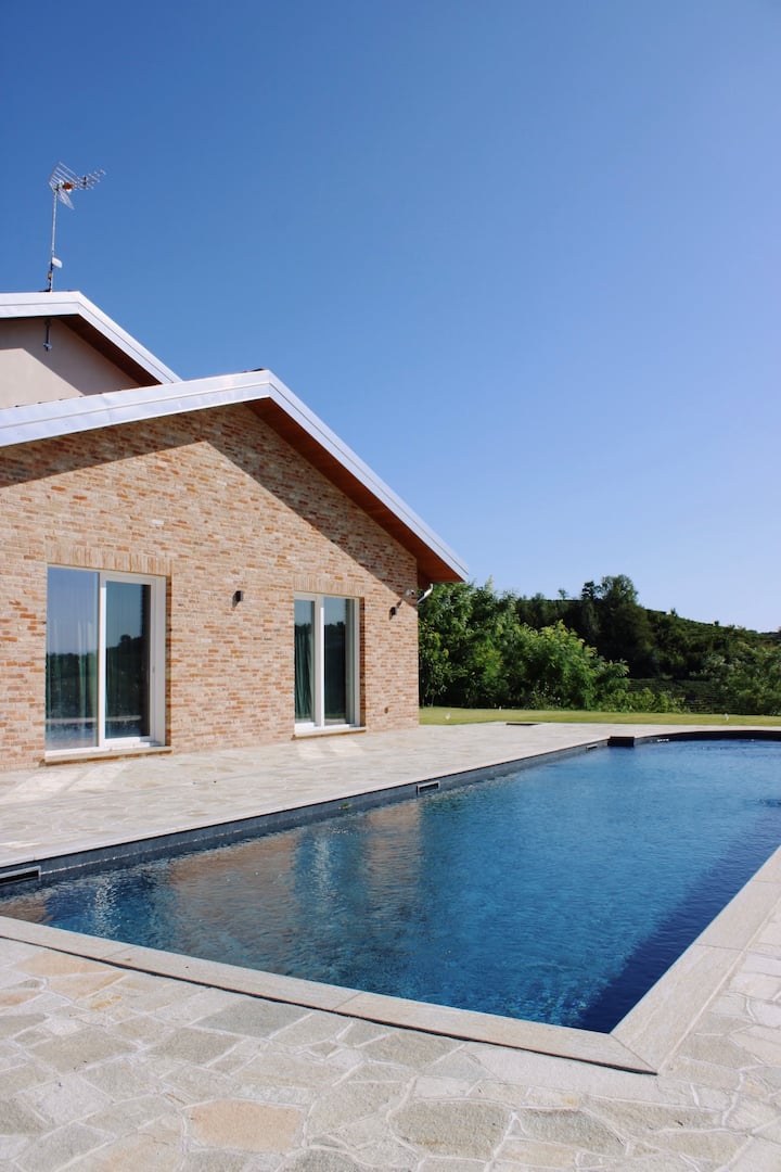 Villa Jaki | Villa Di Lusso Con Piscina & Vista - Asti
