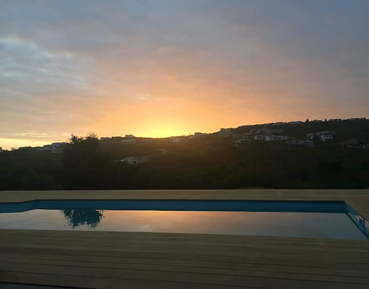 Charming Plett 3-bedroom Escape With Pool & Views - Afrique du Sud