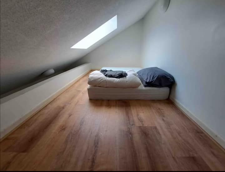 Zona soppalco accessibile solo tramite scala a muro.