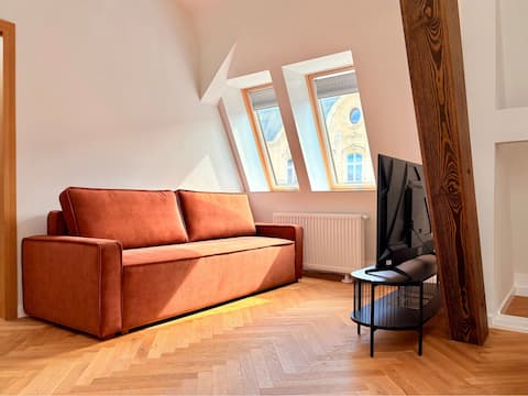 Top Airbnb: Moku Apartment, 400m Market/Air conditioning/Sauna in Stare Miasto