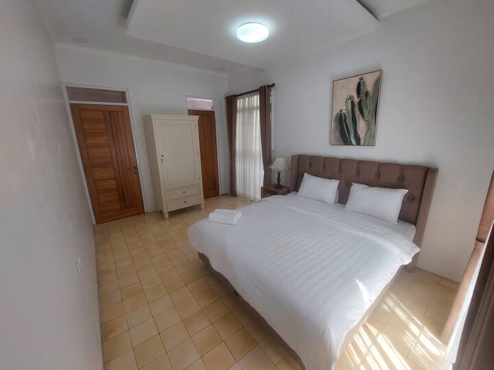 Stay And Escape At Salira Villa - Garut