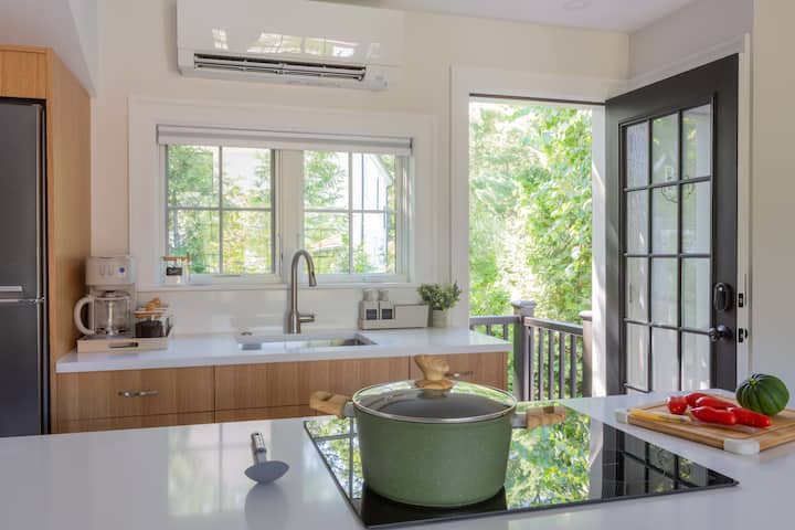 Designer Studio For Monthly Stays In Newton - Newton, MA