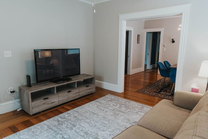 Quiet 2 Bedroom Apartment - ロード・アイランド州