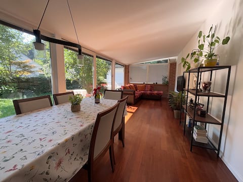 Top Airbnb: The Green City Apartment *Wi-Fi, AC and Parking* in Četrtna Skupnost Šiška