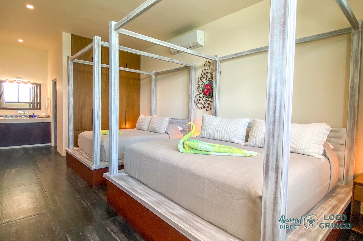 Očarujúca 2. spálňa s 2 posteľami; 1 veľká manželská posteľ, 1 manželská posteľ a užite si vlastnú kúpeľňu a výhľad na Karibské more :)