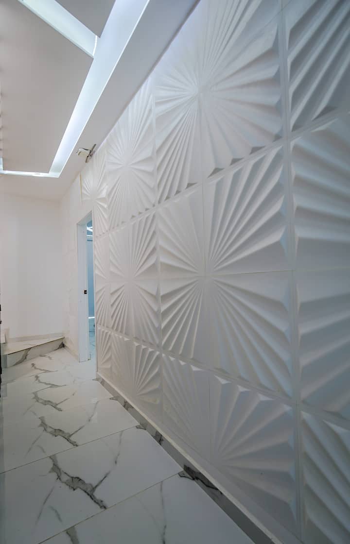 Hodnik koji vodi do soba, vanjski prostor oko soba ✅