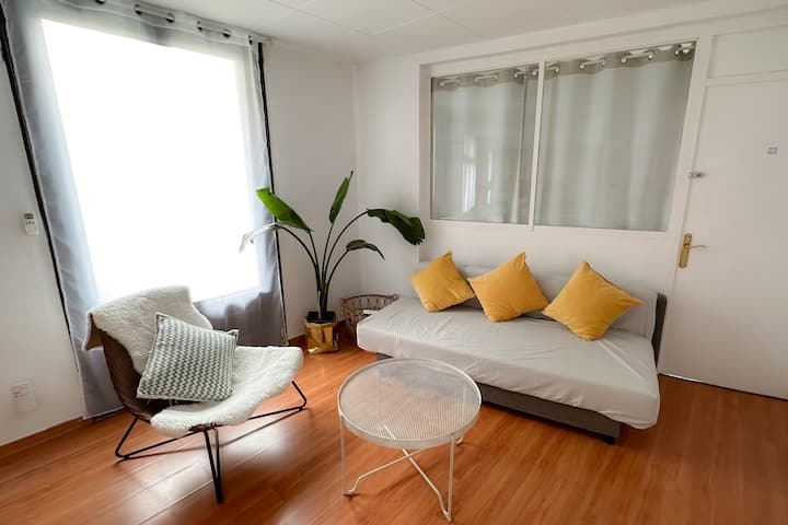 Comfortable Room With Private Balcony In Center - Barcelona