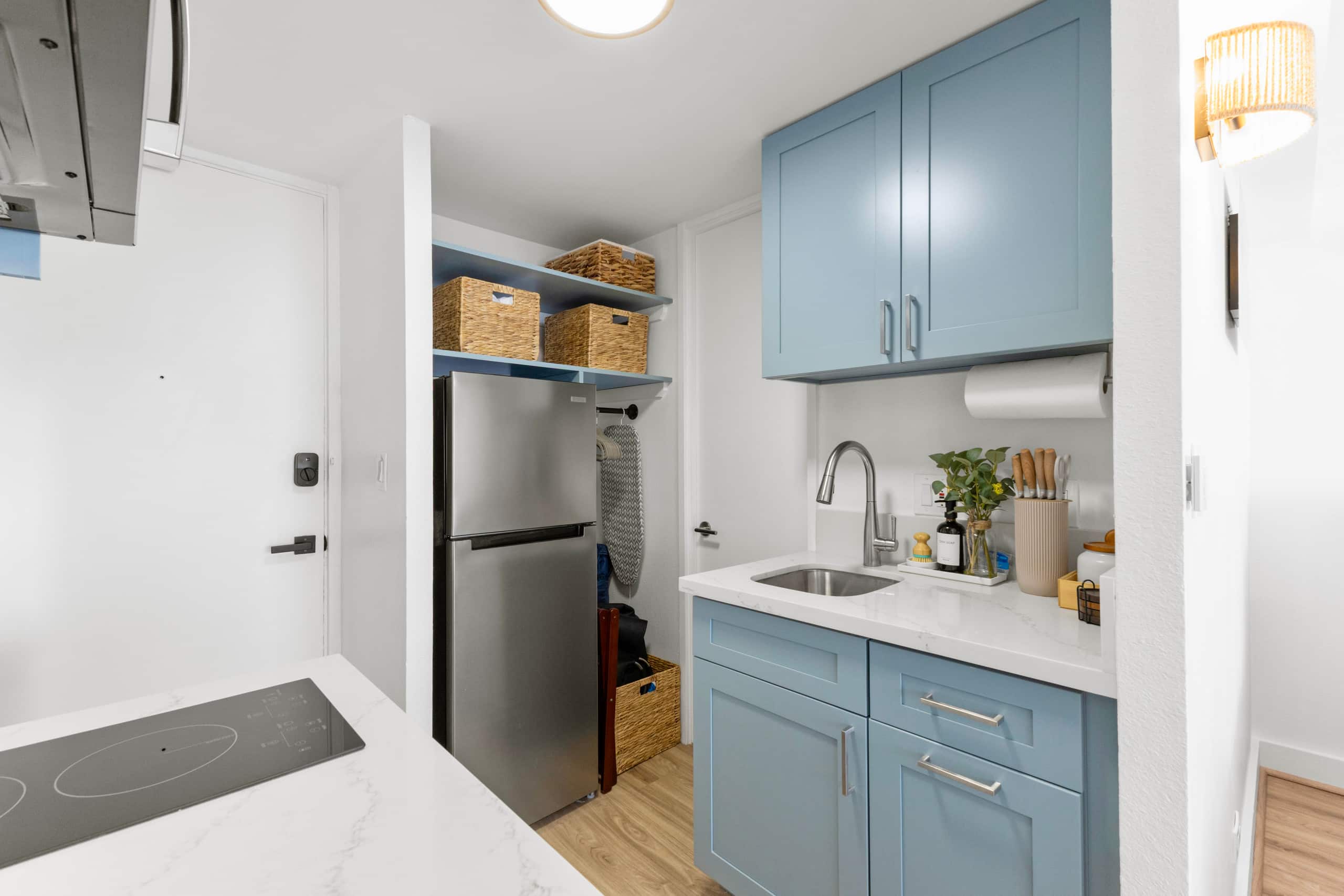 NEW Studio with 2 Queen Beds in Waikiki - Image 5