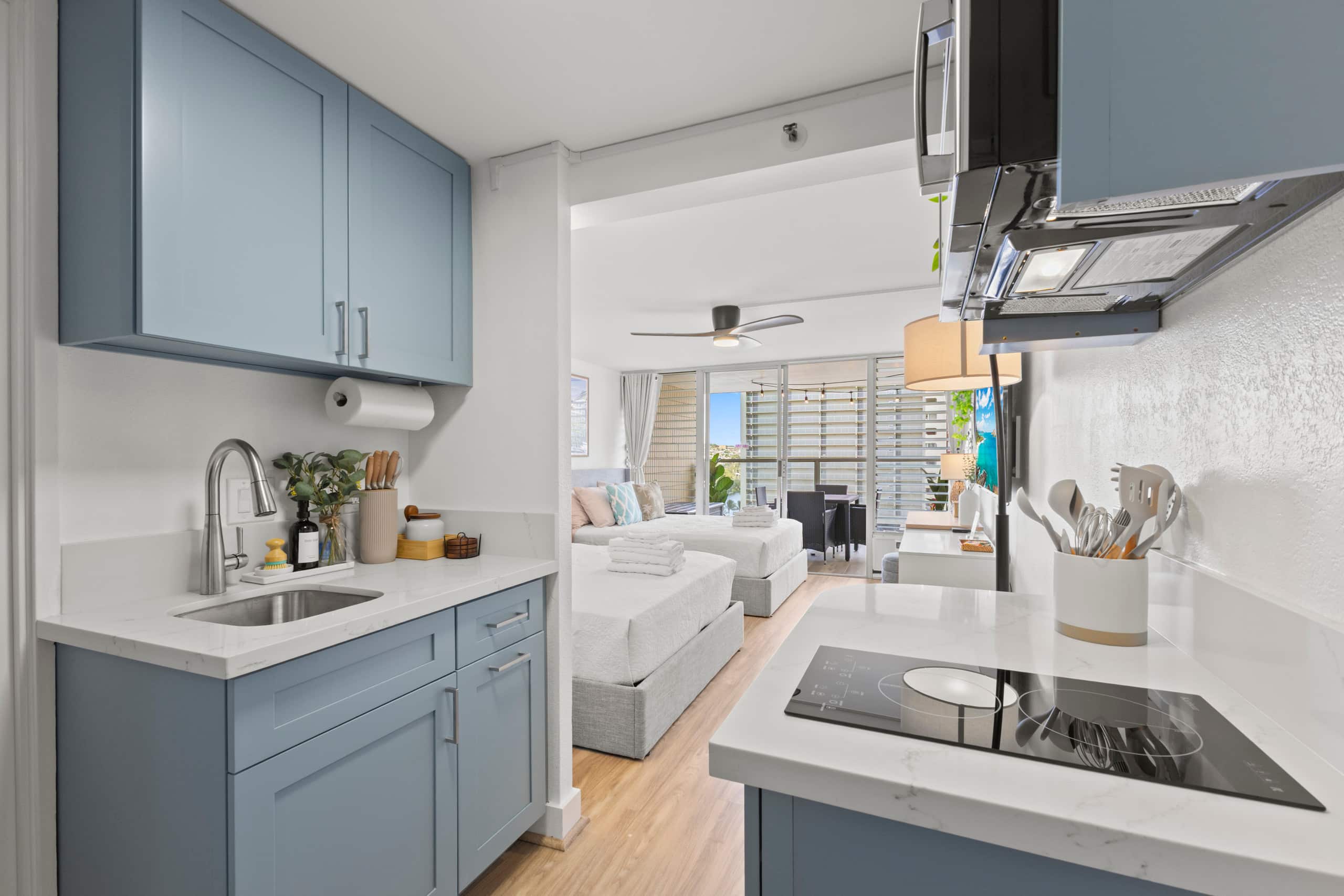 NEW Studio with 2 Queen Beds in Waikiki - Image 3