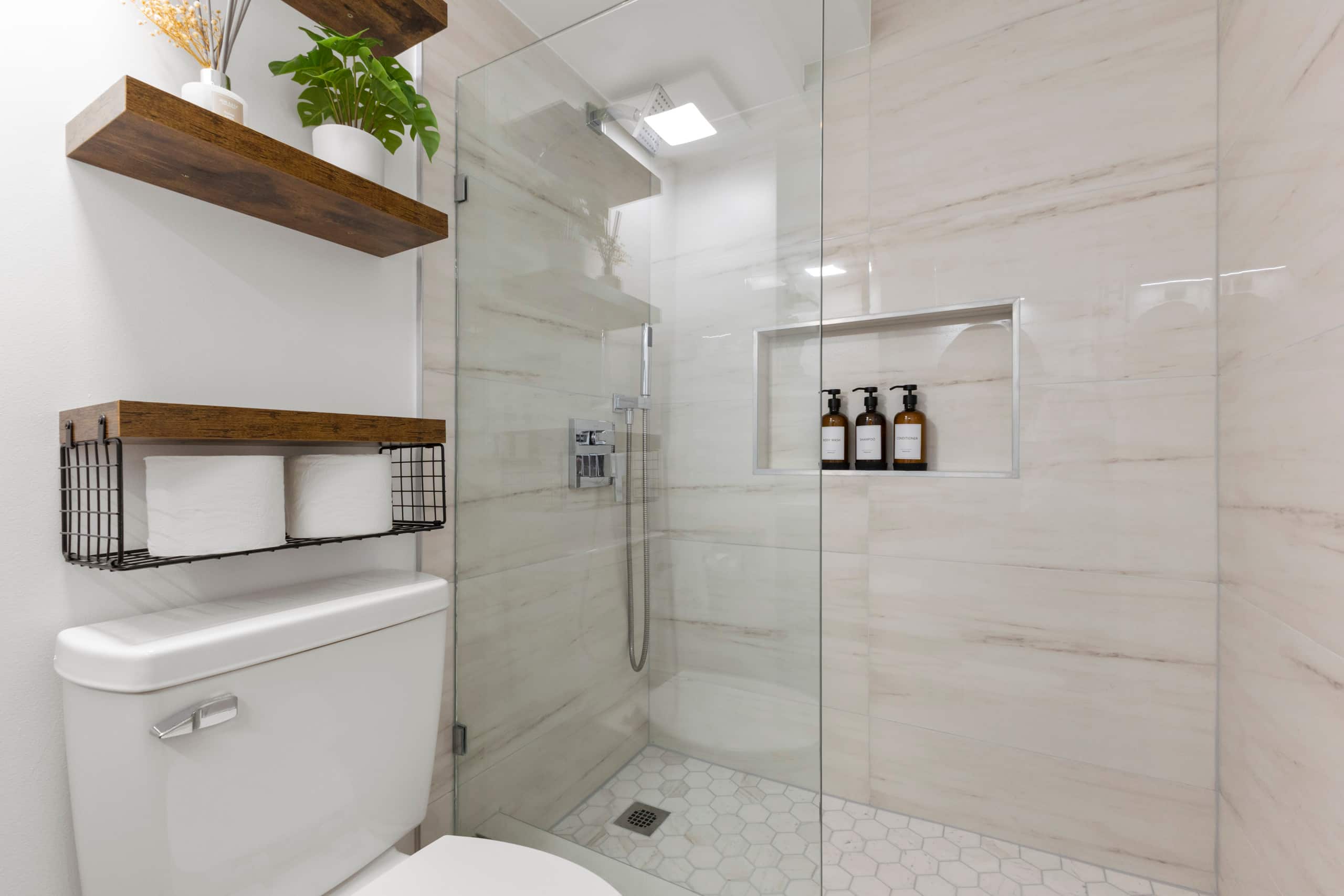 NEW Studio with 2 Queen Beds in Waikiki - Image 12