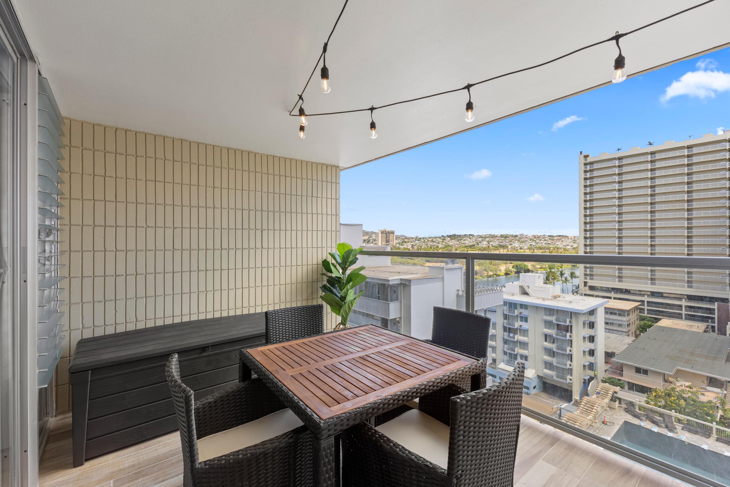 NEW Studio with 2 Queen Beds in Waikiki - Image 15